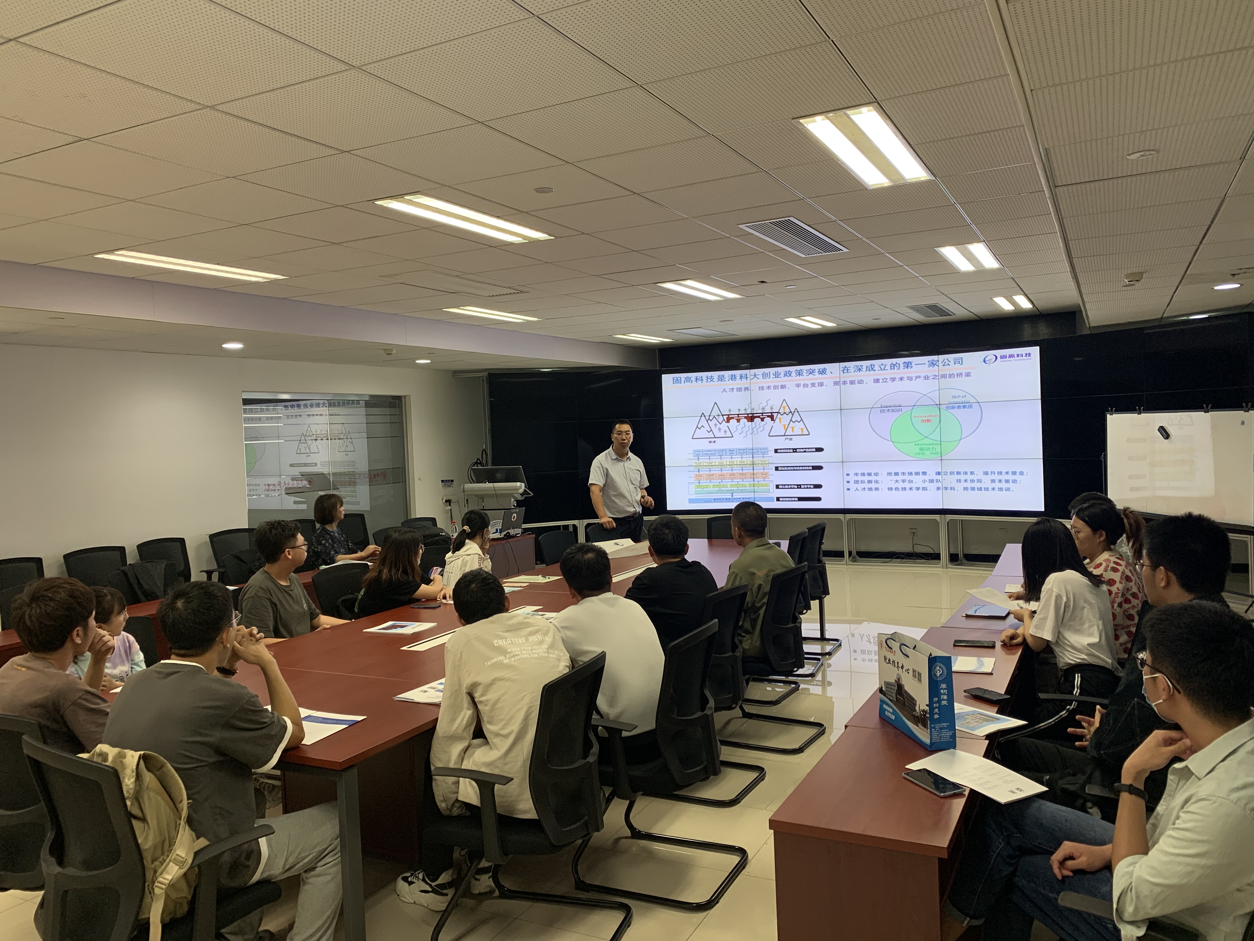 a7f3f4a565a748d197343c128eba6a7f.jpg a7f3f4a565a748d197343c128eba6a7f.jpg