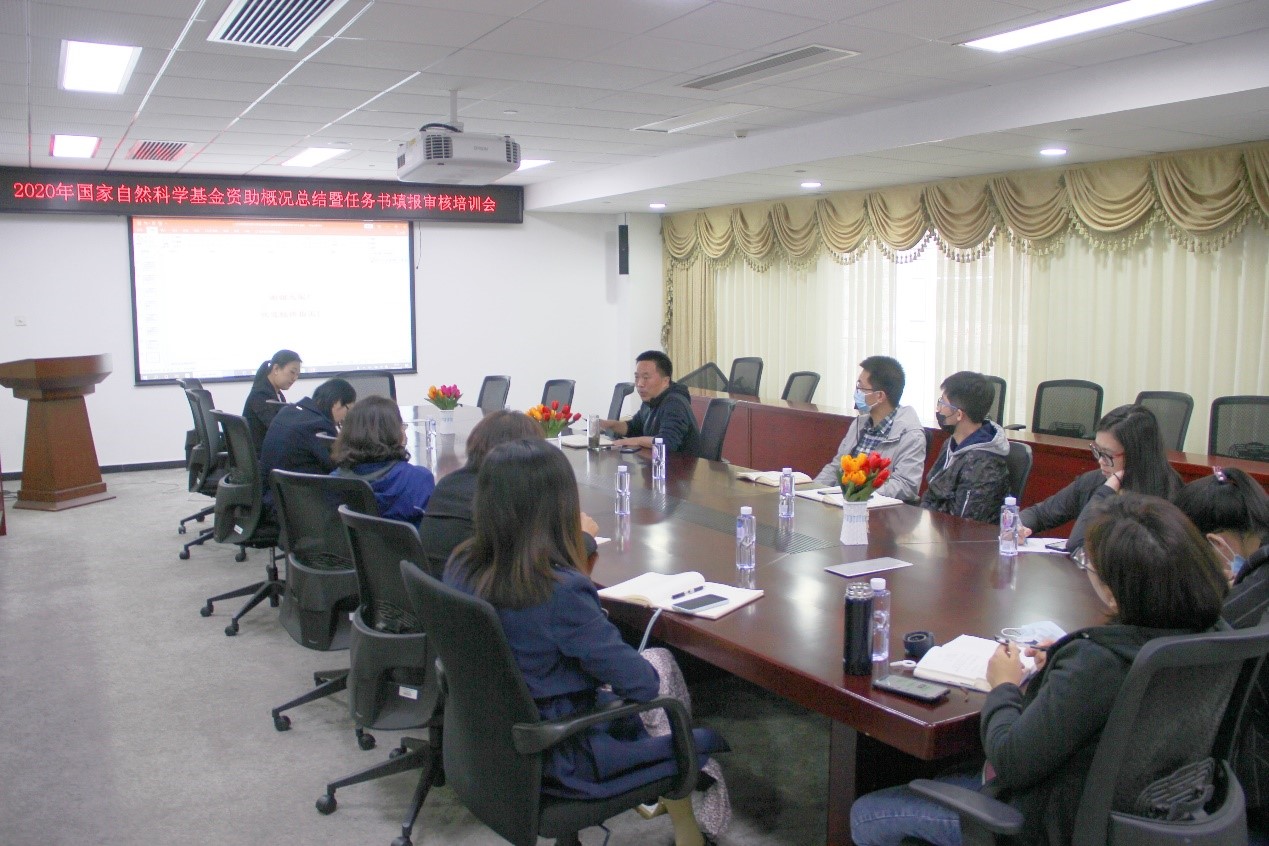 adc2497624b54ada999a5d2582cc7b65.jpg 会议.jpg