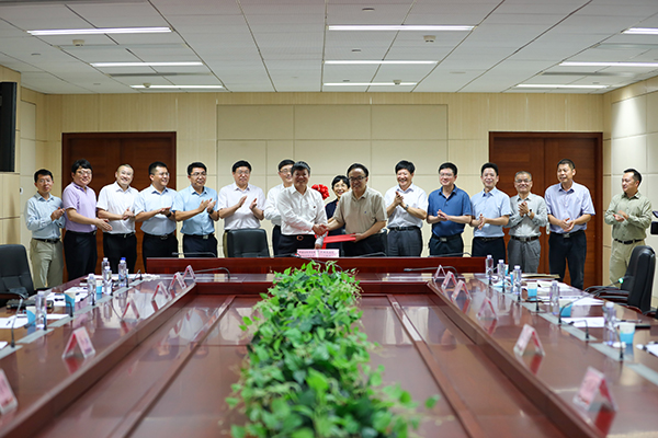 93e76a8f801a40f1aa1a3333dd2ba955.jpg 20200914_海油发展-中国石油大学(北京)海上风电工程技术联合研究中心签约暨揭牌仪式_孟禹豪摄 (4).jpg