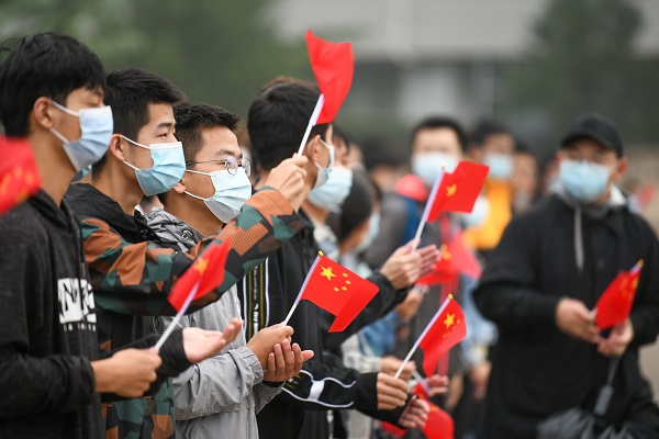 f106699b839d4e58b1d93f28905a4984.jpg 升旗4.jpg