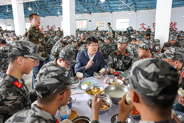 20c3c0481e1c4a0a99bbea19f22c5e91.jpg 20210921_军训书记第一堂党课以及慰问 (39).jpg